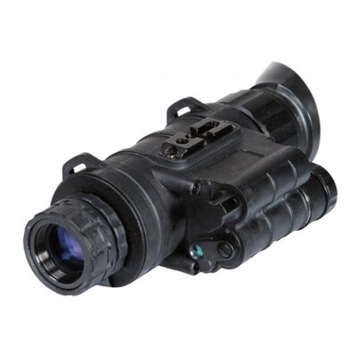 Nočné videnie Armasight Sirius Gen 2+ SDi MG zobrazené v kompaktnom a odolnom tele s optikou pre jasný obraz. Zariadenie je napájané jednou batériou AA alebo CR123A, má indikáciu stavu batérie a je plnené suchým dusíkom.