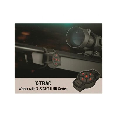 Diaľkové ovládanie ATN X-TRAC pripojené na optiku zariadenia, kompatibilné so sériou X-SIGHT II HD. Zobrazené sú tlačidlá a rolovacie koliesko ovládania.