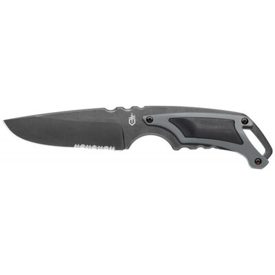 Pevný nôž GERBER BASIC DROP POINT SHEATH SE s ergonomickou rukoväťou a zúbkovanou čepeľou potiahnutou nitridom titánu.