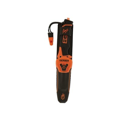 Pevný nôž GERBER BEAR GRYLLS ULTIMATE PRO FIXED BLADE s pogumovaným držadlom a púzdrom, na ktorom je núdzová píšťalka. Nôž je navrhnutý pre prežitie a obsahuje funkcie ako kladivo a možnosť priviazania k žrdi.