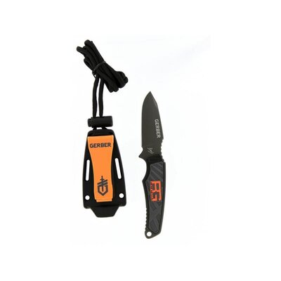 Pevný nôž GERBER BEAR GRYLLS ULTRA COMPACT FIXED BLADE s plastovým puzdrom a odnímateľným klipom na opasok. Nôž má gumovú rukoväť a je vyrobený z jedného kusa ocele technológiou full tang.