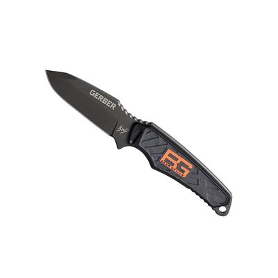 Pevný nôž GERBER BEAR GRYLLS ULTRA COMPACT FIXED BLADE s gumovou rukoväťou a nápisom, s čepeľou z ocele, na bielom pozadí.