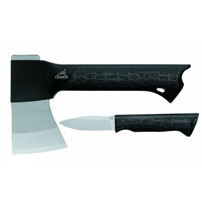 Poľovnícka sekera GERBER GATOR COMBO AXE WITH KNIFE s integrovaným nožom, s rukoväťou z nylónu a sklených vlákien, pogumovaný povrch, kovová čepeľ.