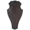 Tmavá trofejová podložka vyrobená z dubového dreva s rozmermi 52 x 26 cm.