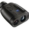 Ďalekohľad ZEISS Victory 8x26T* PRF s integrovaným laserovým diaľkomerom. Kompaktný čierny dizajn s modrým logom ZEISS. Dva tlačidlá na vrchnej strane a objektívy vpredu.