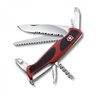 Vreckový nôž Victorinox Rangergrip 155 s dvanástimi funkciami, vrátane zúbkovanej čepele, otváraku na konzervy a fľaše, pílky na drevo a vývrtky. Črienka je plastová a pogumovaná s červeno-čiernou farbou a nerezovým krúžkom na kľúče.